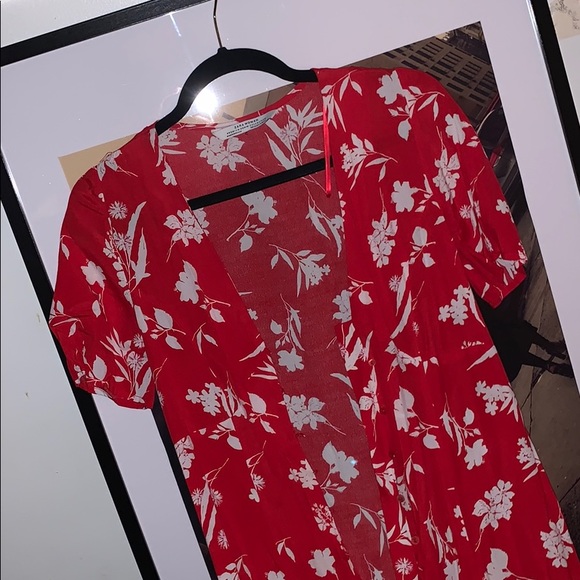 Zara Dresses & Skirts - Zara Women’s Floral Dress. Zara Dresses & Skirts - Zara Women’s Floral Dress.